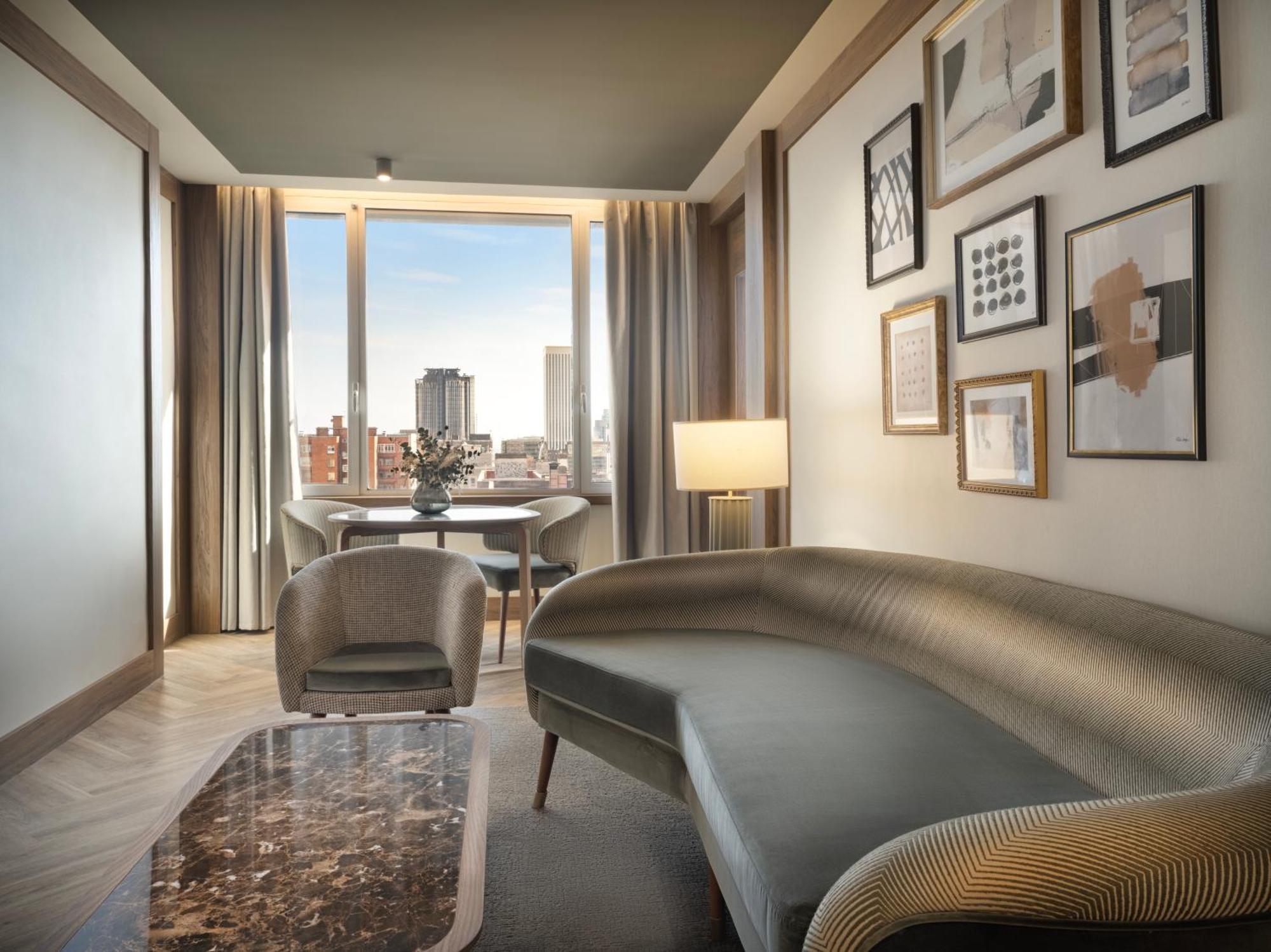 Hotel The Westin Madrid Cuzco Esterno foto