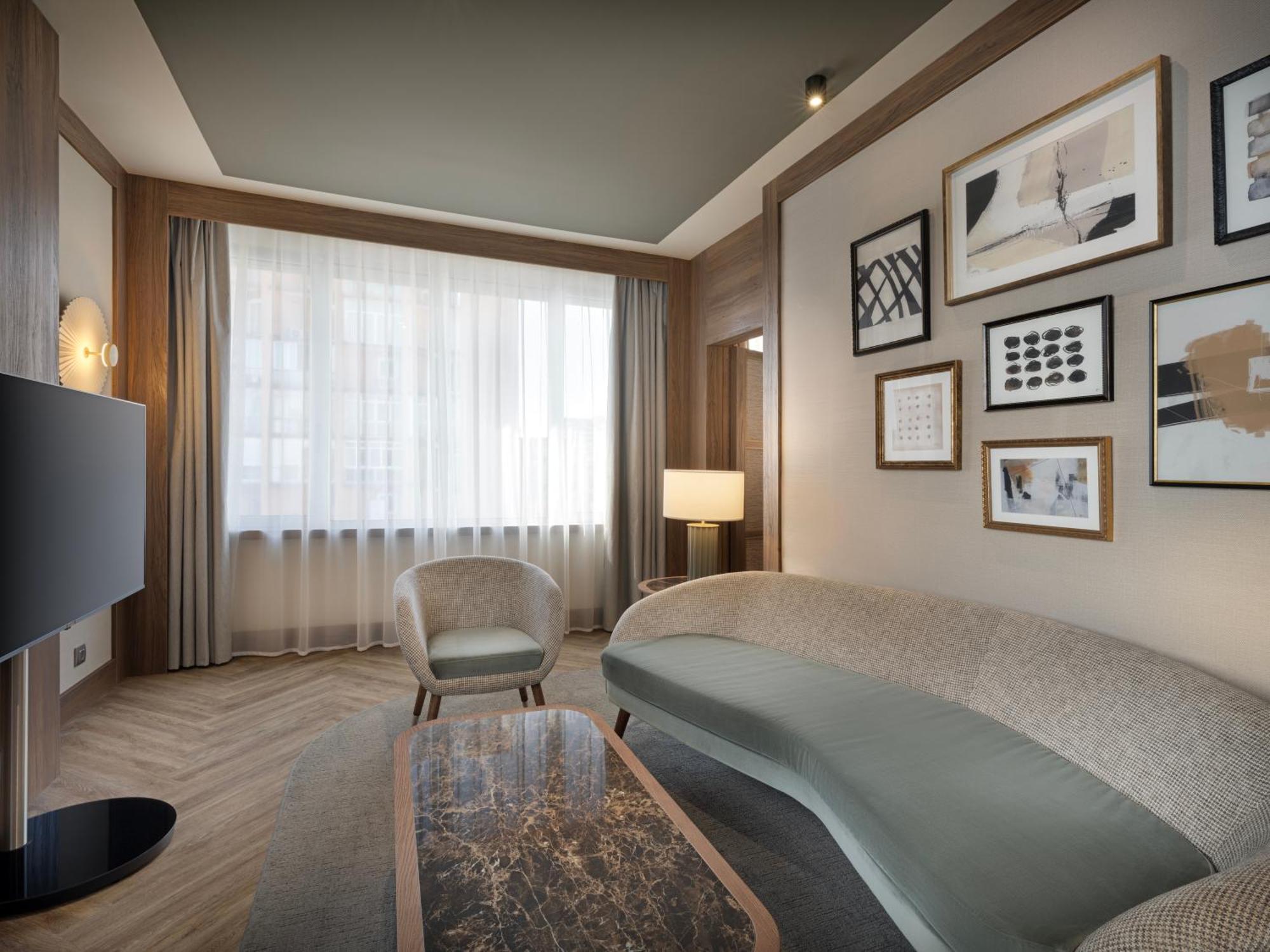 Hotel The Westin Madrid Cuzco Esterno foto