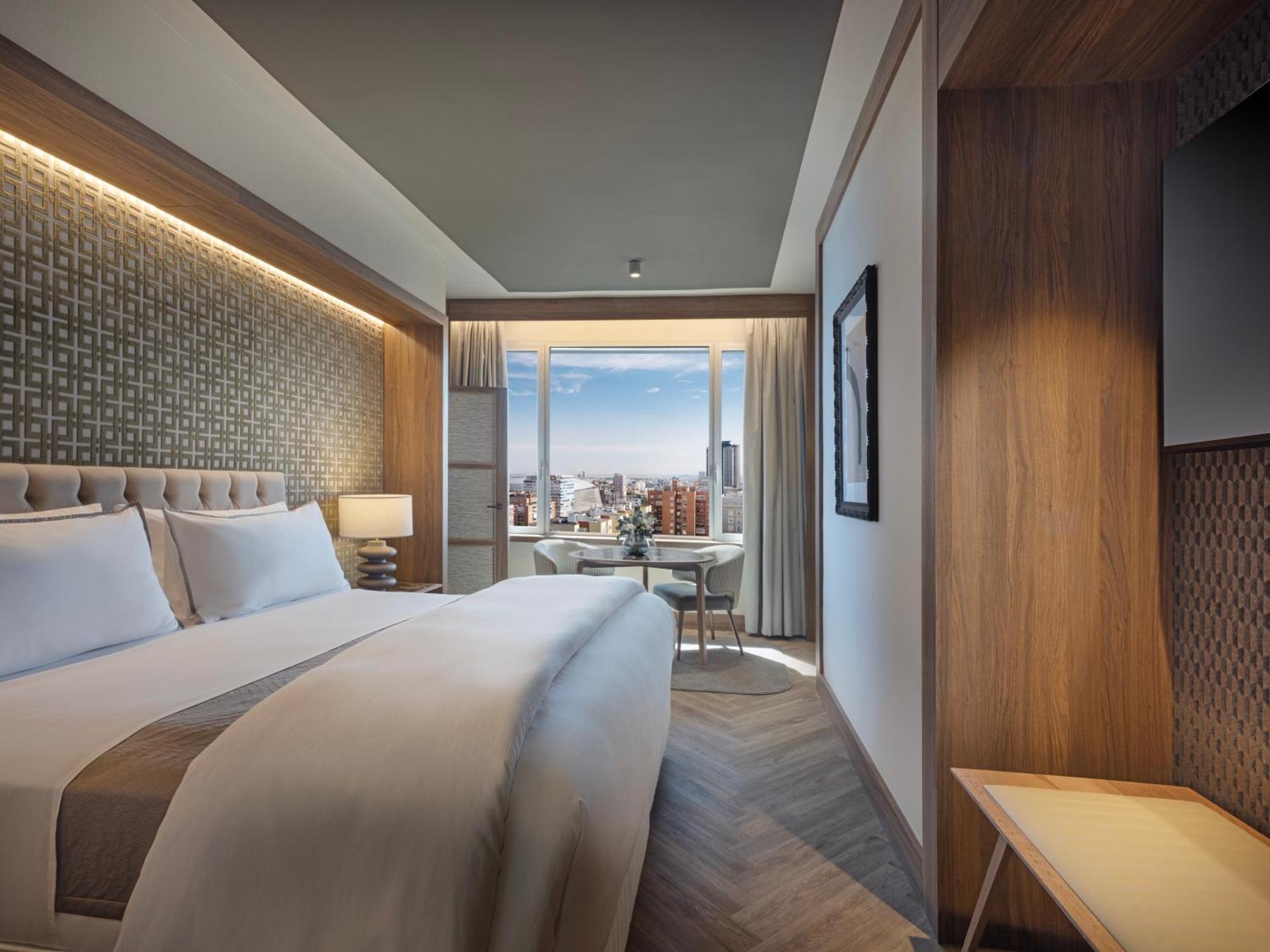 Hotel The Westin Madrid Cuzco Esterno foto