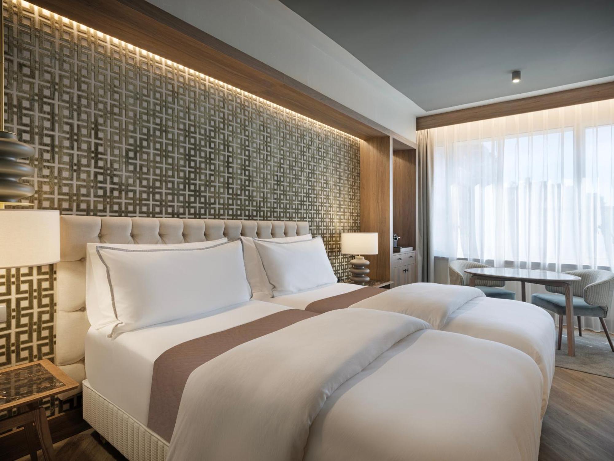 Hotel The Westin Madrid Cuzco Esterno foto